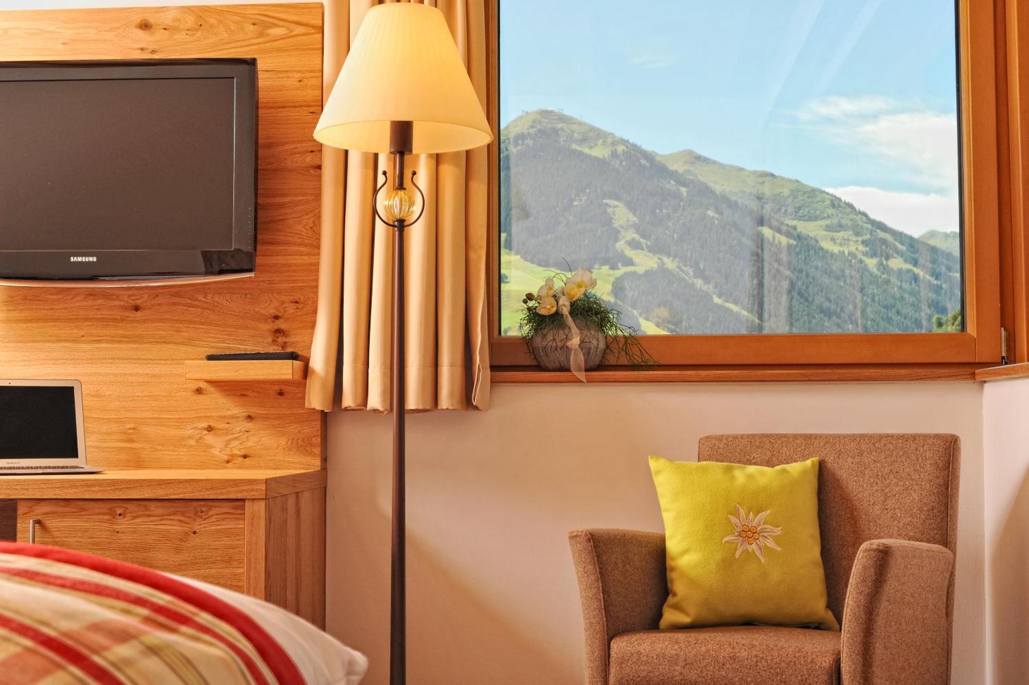 Hotel Barbarahof Saalbach, Inkl Jokercard ภายนอก รูปภาพ