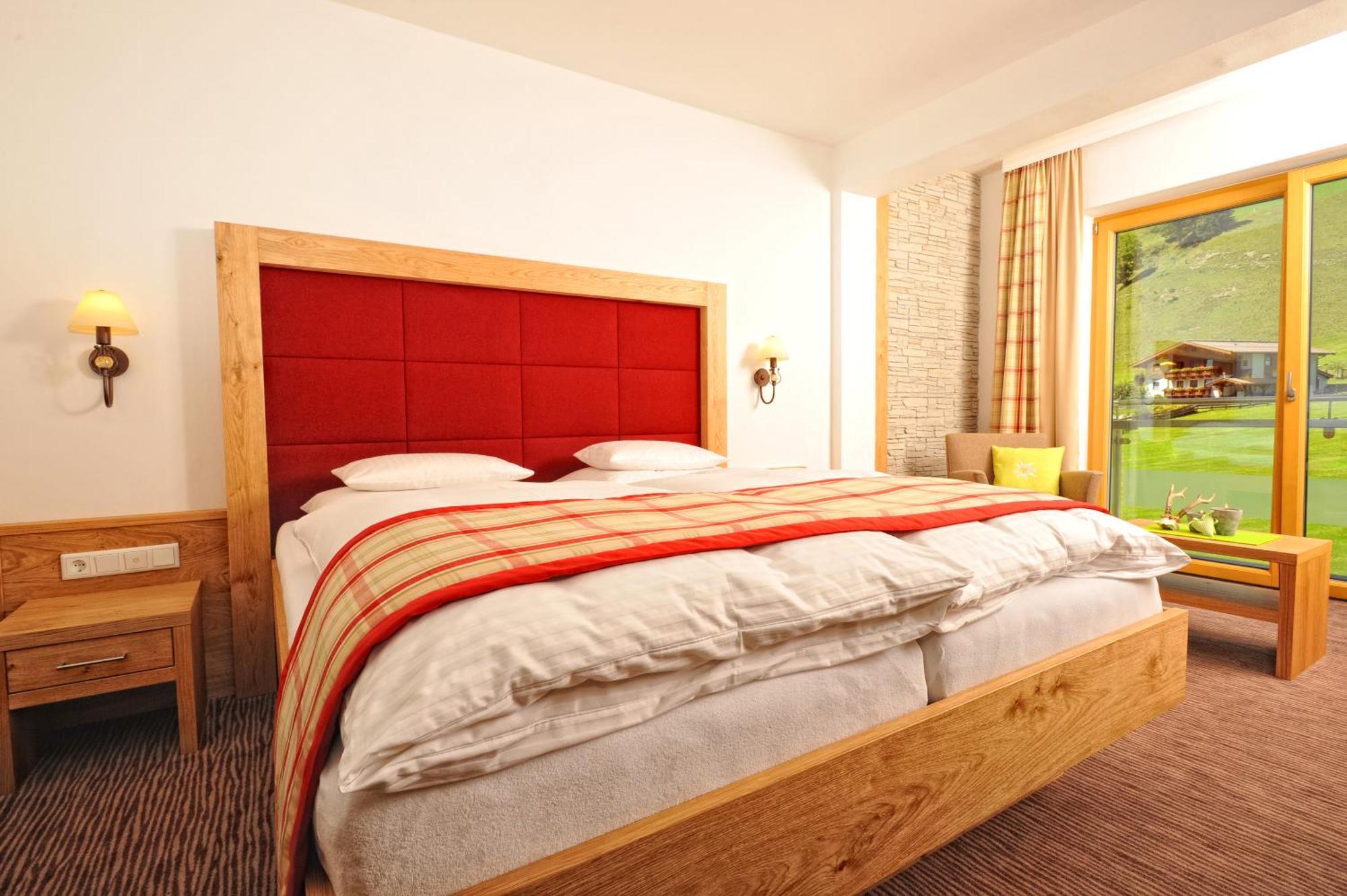 Hotel Barbarahof Saalbach, Inkl Jokercard ภายนอก รูปภาพ